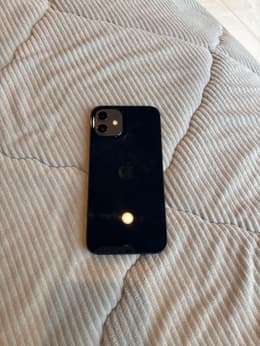 iPhone 12 ブラック 256 GB au ムスビー｜iPhone 12 256 GB SIM フリー【iPhone12 au】￥50,580